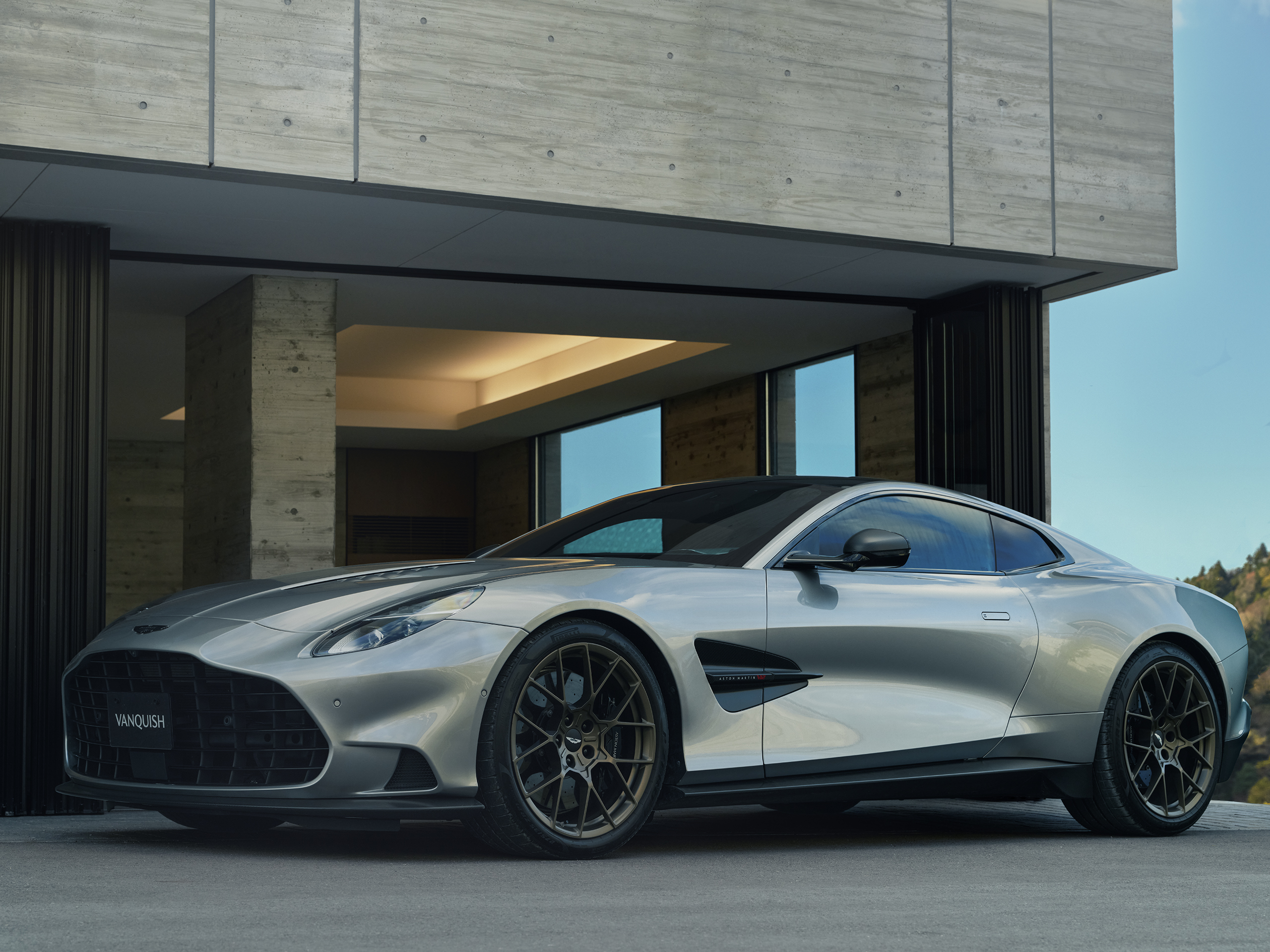 Aston Martin Vanquish